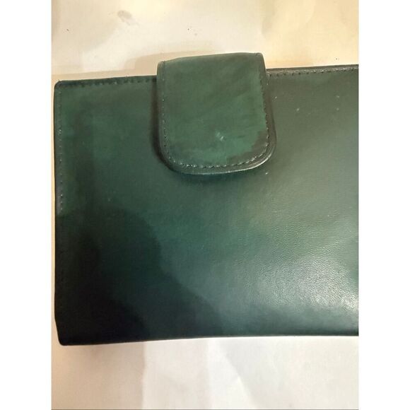 Mundi Women's Leather Bi-fold Multiple Card Slots Wallet Green OS NWOT - Picture 8 of 8